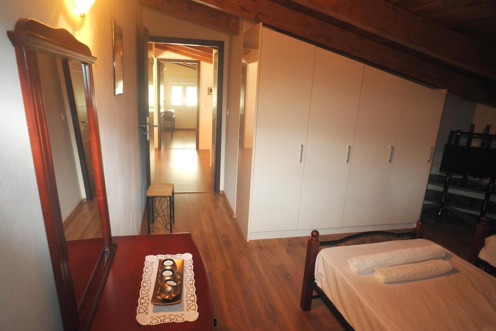 Villa Poulades Gouvia Ruang foto