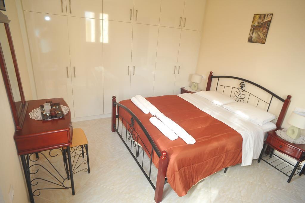Villa Poulades Gouvia Ruang foto