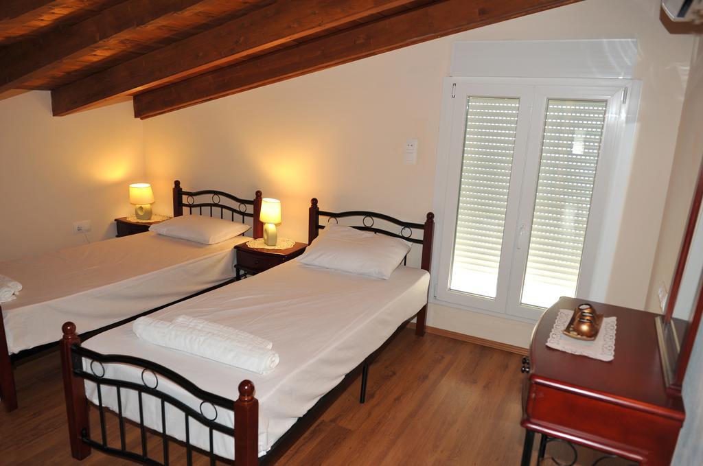 Villa Poulades Gouvia Ruang foto