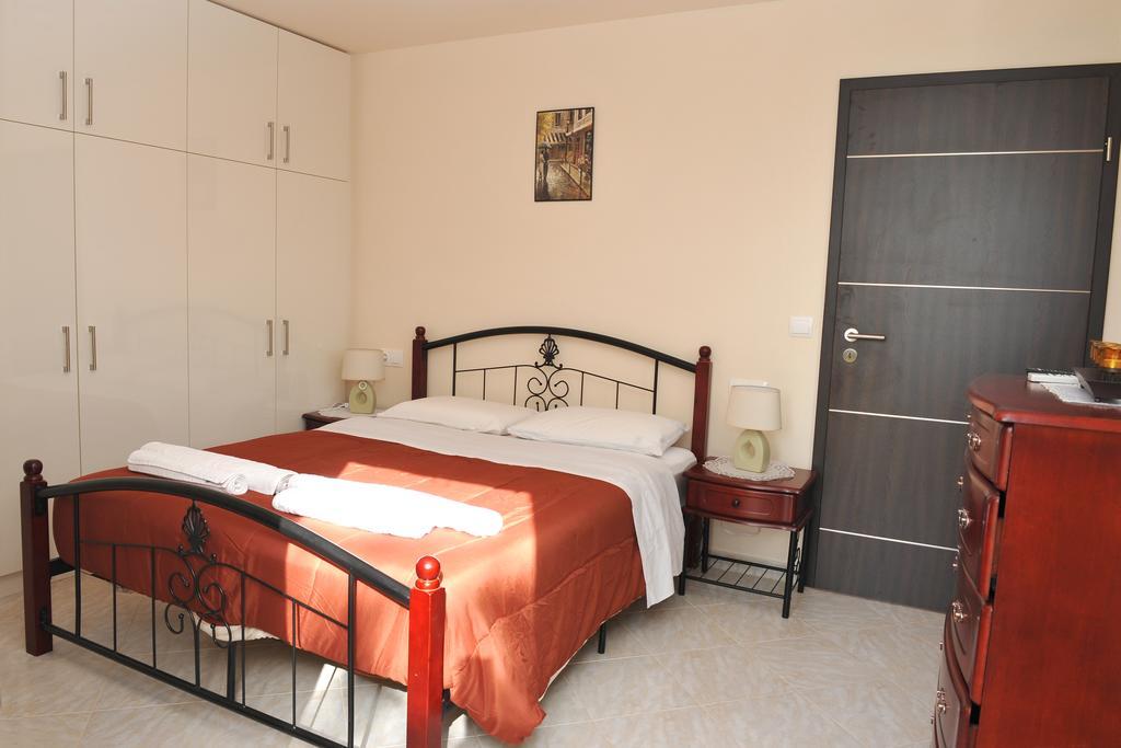 Villa Poulades Gouvia Ruang foto